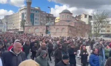 İstanbulda "Hökumətə istefa" süarı ilə mitinq keçirilir