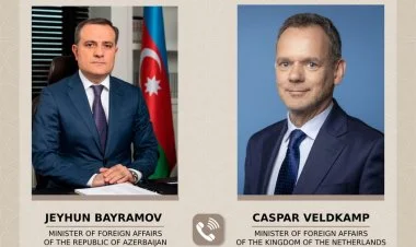 Ceyhun Bayramov ilə niderlandlı həmkarı telefonla danışıblar