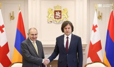 Paşinyan Tbilisidə Kobaxidze ilə görüşüb