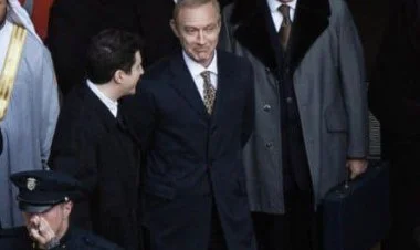 Cud Lou "Kreml sehrbazı" filmində Putinin rolunu oynayır