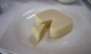 Bildiyiniz bütün pendirləri unudun! İçində süd yoxdur