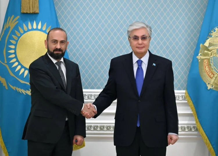 Tokayev Ermənistanın xarici işlər naziriniı qəbul edib FOTO