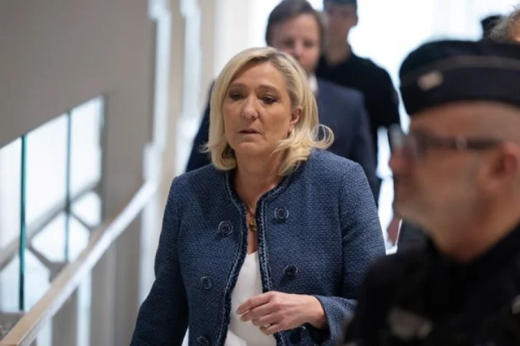 Paris məhkəməsi Marin Le Penə 4 il cəza kəsib
