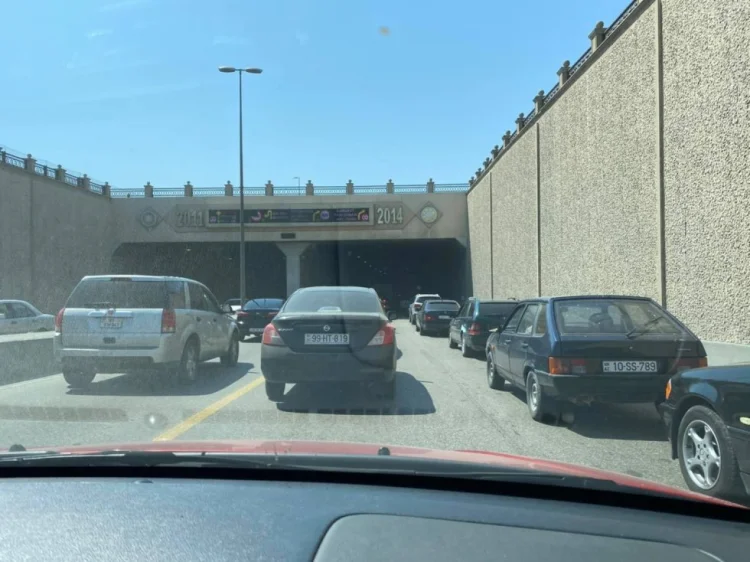 Ziya Bünyadov prospektindəki tuneldə qəza baş verib