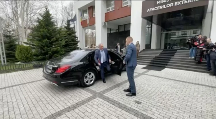 Moldova Rusiya səfirliyinin 3 əməkdaşını ölkədən xaric edib