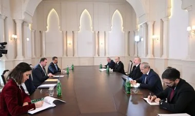 İlham Əliyev Avropa İttifaqının komissarını qəbul edib