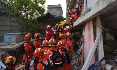 Myanmada baş verən ölümcül zəlzələdən günlər sonra möcüzə