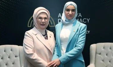 Əminə Ərdoğan Suriya prezidentinin xanımı ilə görüşüb