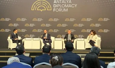 Antalyada panel iclasda Bayramov, Mirzoyan və Boçorişvili