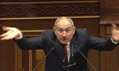 Ermənistan Konstitusiya Məhkəməsi gəzəyən qadına oxşayır