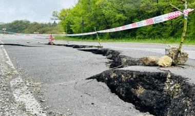 Ağsu aşırımında torpaq sürüşməsi baş verib