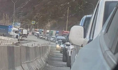 Gürcüstan-Rusiya sərhəddində 5 mindən çox  maşın tıxacdadır