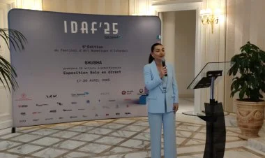 Azərbaycanın ilk süni intellekti “Şuşa” Parisdə FOTO