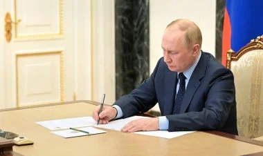 Putin İranla strateji tərəfdaşlıq haqda müqaviləni imzaladı