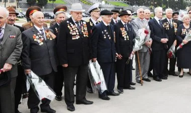 Əliyevdən 2-ci Dünya müharibəsi veteranlarına maddi yardım