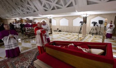 Vatikanda Roma Papası Fransisklə vida mərasimi başlayıb