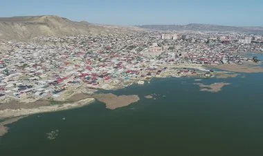 Lökbatanda hələ də evlərin həyətləri sudan təmizlənir FOTO