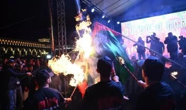 İrəvanda Azərbaycan və Türkiyənin bayraqları yandırılıb