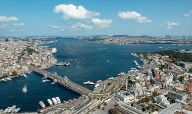 İstanbulda 437 binada zədə aşkar edilib