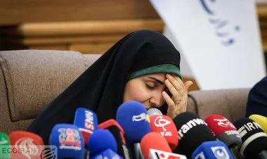 İranda Bakıda səfərdə olan qadın məmuru işdən çıxarırlar