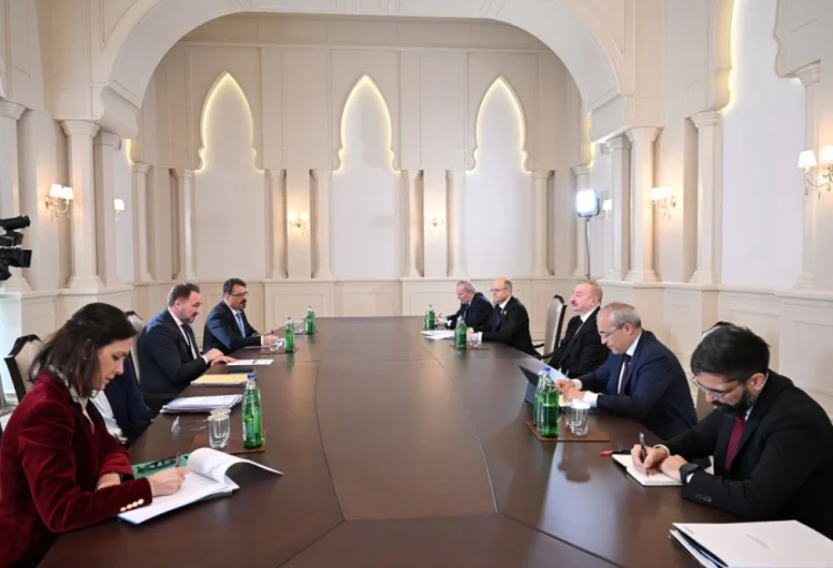 İlham Əliyev Avropa İttifaqının komissarını qəbul edib