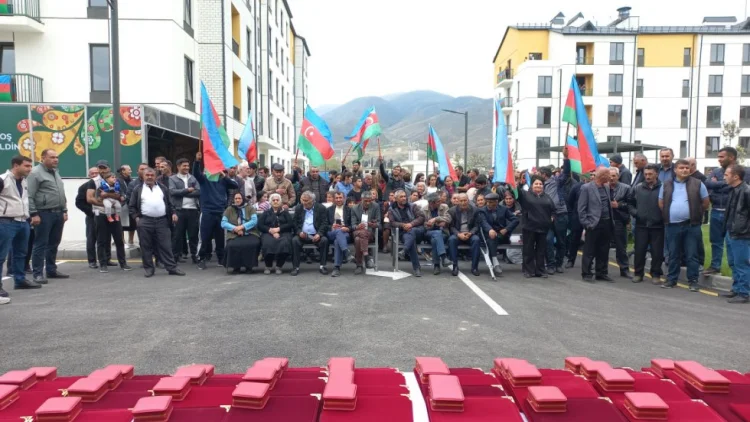 Növbəti köç karvanı Suqovuşan kəndinə çatıb YENİLƏNİB / FOTO