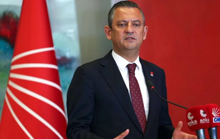 Özgür Özəl yenidən CHP sədri seçildi