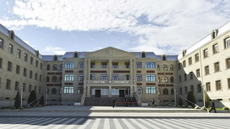 Gəncədə məktəbdə insident:şagirdlər müəllimə xəsarət yetirib
