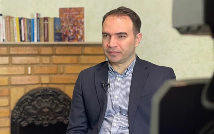 Keçmiş diplomata 7 il iş kəsildi