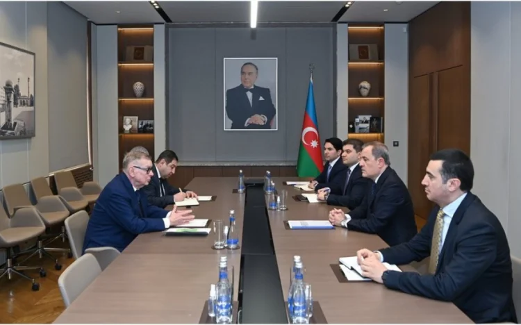 Ceyhun Bayramov BMT rəsmisi ilə görüşüb