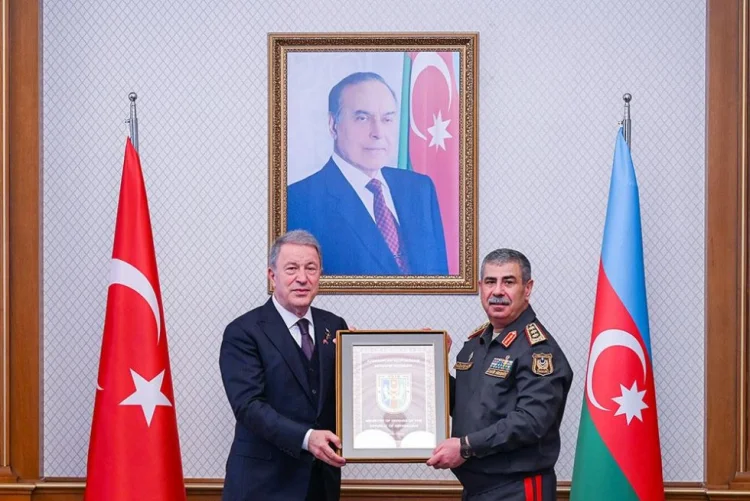 Zakir Həsənov Hulusi Akar ilə görüşüb FOTO