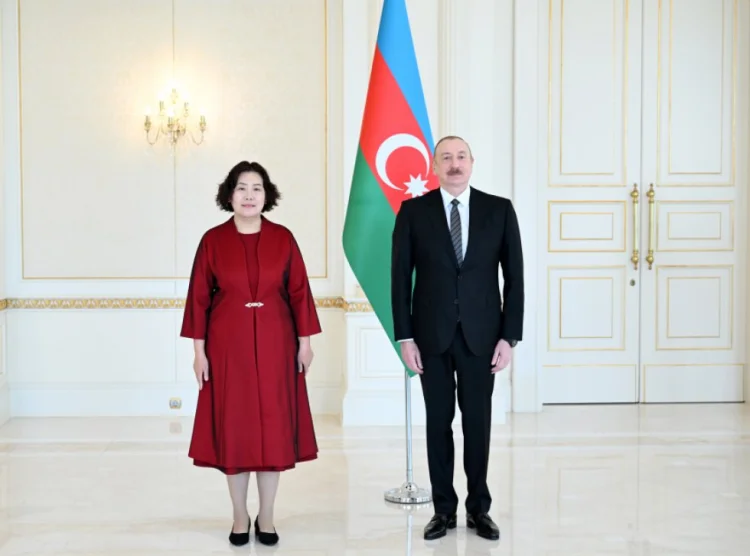 İlham Əliyev Lu Meyin etimadnaməsini qəbul edib FOTO