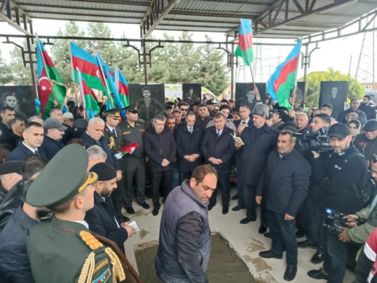 İtkin-şəhid Mübariz Hüseynov Suraxanıda dəfn olunub