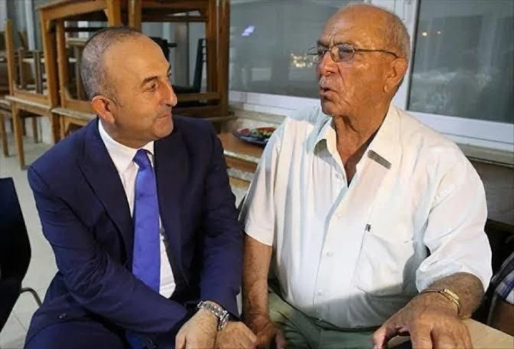 İlham Əliyev Mövlud Çavuşoğluya başsağlığı verib