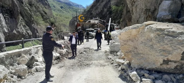 Qaya uçqununa görə bağlanan Quba-Qonaqkənd yolu açılıb