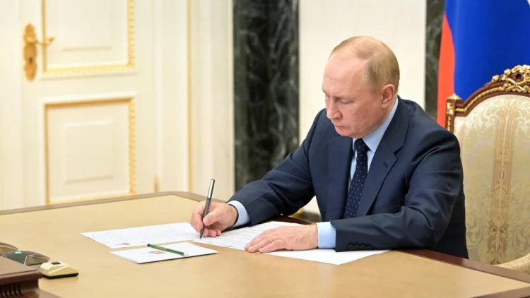 Putin İranla strateji tərəfdaşlıq haqda müqaviləni imzaladı