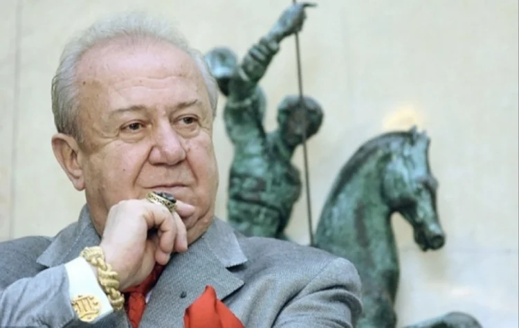 Heykəltəraş Zurab Sereteli vəfat edib