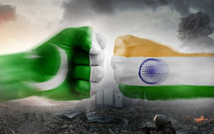 Hindistan Pakistanla savaşa başladı: Hələ ki, diplomatik...