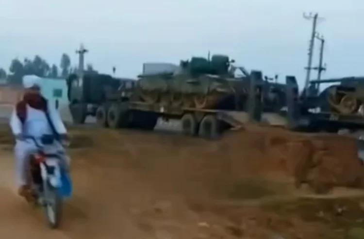Pakistan Hindistanla sərhədə ağır texnika daşıyır YENILƏNIB