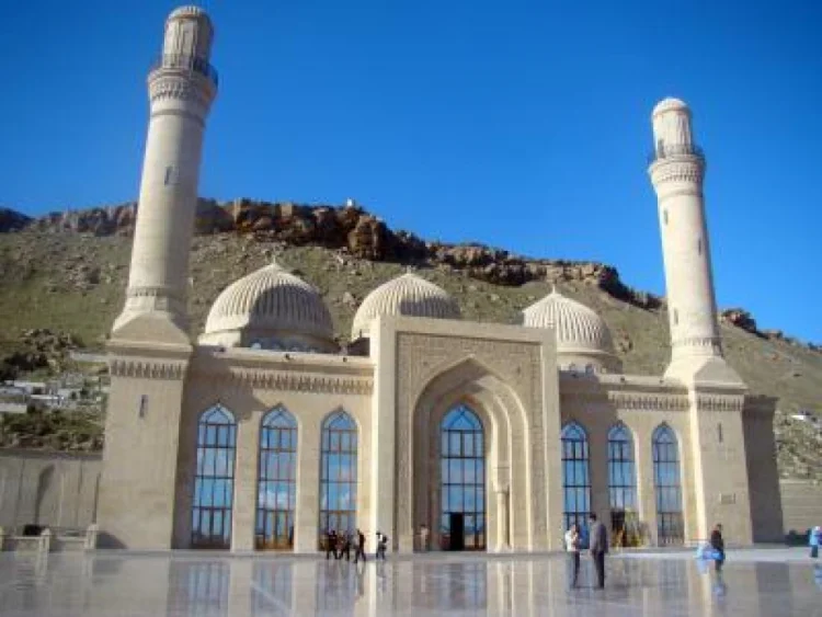 Məsud Pezeşkian Bibiheybət məscidini ziyarət edib