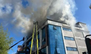 İstanbulda fabrikdə yanğın söndürülüb YENİLƏNİB