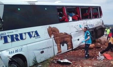 Türkiyədə turistləri daşıyan avtobus qəzaya uğrayıb: 8 ölü