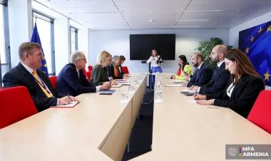 Mirzoyan Kaya Kallasla Bakı ilə sülh sazışını müzakirə edib