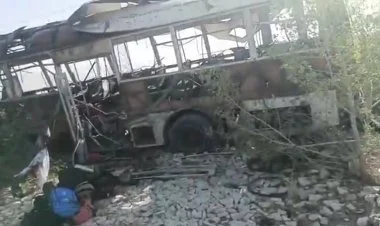 Pakistanda terrorçu məktəb avtobusunu partladıb FOTO