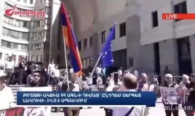 İrəvanda Rusiya əleyhinə etirazlar davam edir FOTO