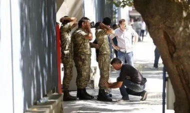 İstanbulda və daha 35 əyalətdə onlarla zabit həbs edilib