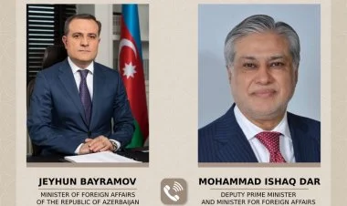 Ceyhun Bayramov pakistanlı həmkarı ilə telefonla danışıb