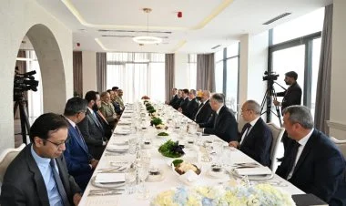 İlham Əliyevin Şahbaz Şərif ilə geniş tərkibdə görüşü olub