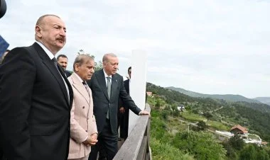 Əliyev, Ərdoğan və Şərif Laçın şəhərindəki gəzinti zonasında