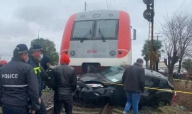 Ləkidə qatar avtomobillə toqquşub, 3 nəfər yaralanıb